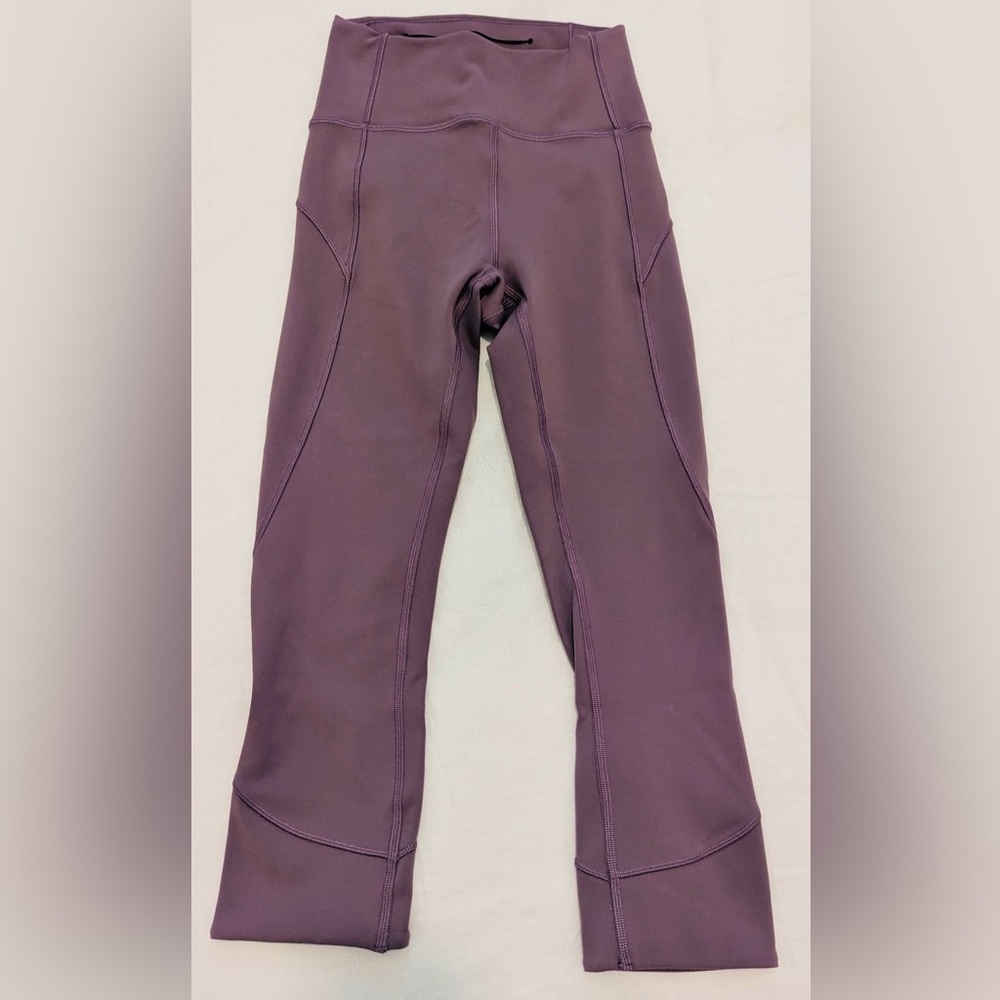 Lululemon Athletica Women's Cropped Pants in Purple
